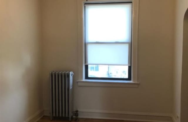 10740 S Calumet Ave 2W - 10740 South Calumet Avenue, Chicago, IL 60628