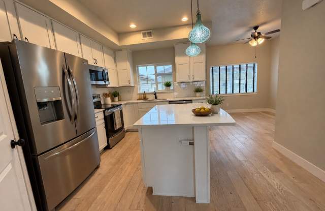 Glamorous Townhome in Observatory Village Gallery 3