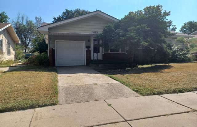 Spacious 3 bedroom / 1 bath home on South side photos photos