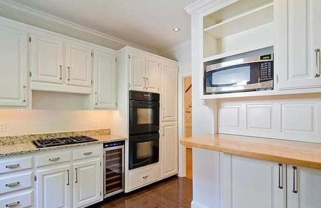 210 Perrin Place Gallery 4