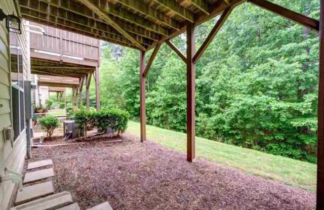 Room in 3 Bedroom Home at Macedonia Lake Dr Gallery 3