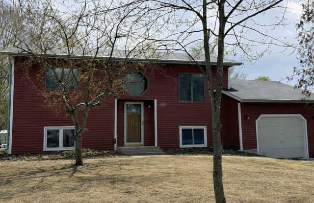 1020 Benedict Dr - 1020 Benedict Drive, Sauk Rapids, MN 56379