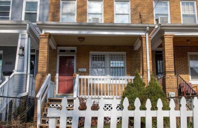 302 CHANNING STREET NE photos photos