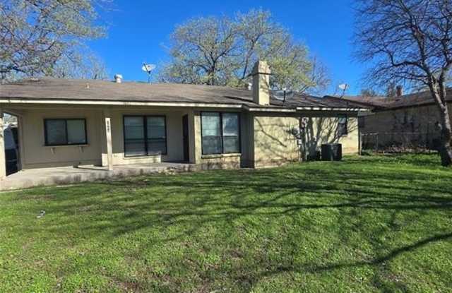 1062 Alicia Lane - 1062 Alicia Lane, Lancaster, TX 75134