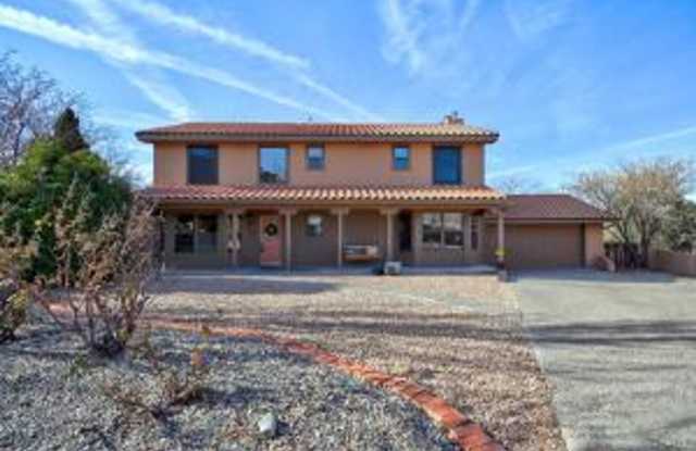 EXECUTIVE FOOTHILLS 4 Bedrooms 2.5/BA 2/CG 2/Story photos photos