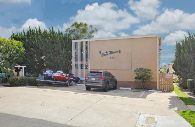 Erin Manor photos photos