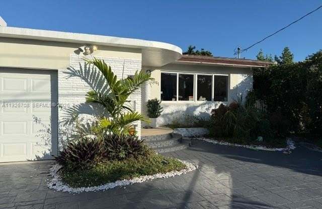 9541 Carlyle Ave - 9541 Carlyle Avenue, Surfside, FL 33154