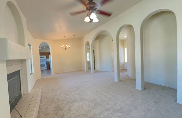 Large 4 Bed/ 2Bath home-AVAILABLE NOW! 2200 sf Gallery 4