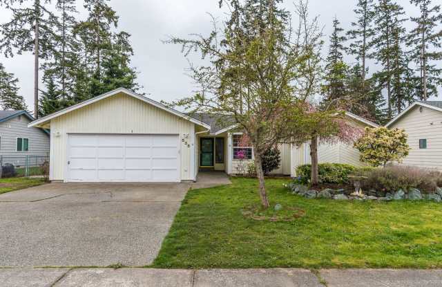 Affordable 3 bedroom 2 bath home - 535 Northwest 7th Avenue, Oak Harbor, WA 98277