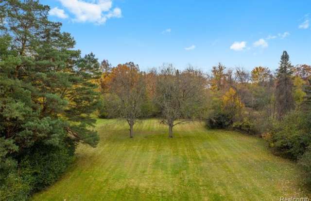 3425 W LONG LAKE Road Gallery 3