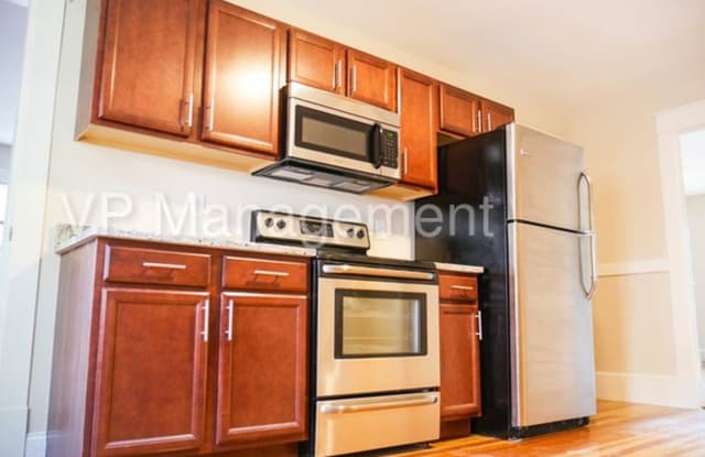 46 Bonner St - 46 Bonner Street, Chicopee, MA 01013
