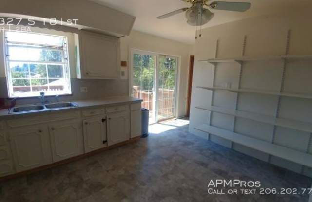 4327 S 181st Gallery 4