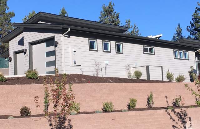 3 Bedroom / 2 Bathroom Home in SE Bend photos photos