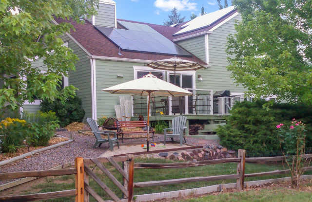 Comfy, 3 Bedroom Modern Home with Solar Power and Lots of Open Living Areas photos photos