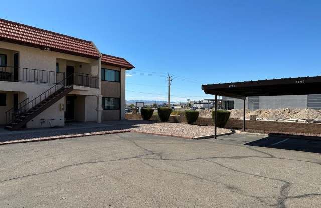 Upstairs Condo with Beautiful Lake View! Gallery 3