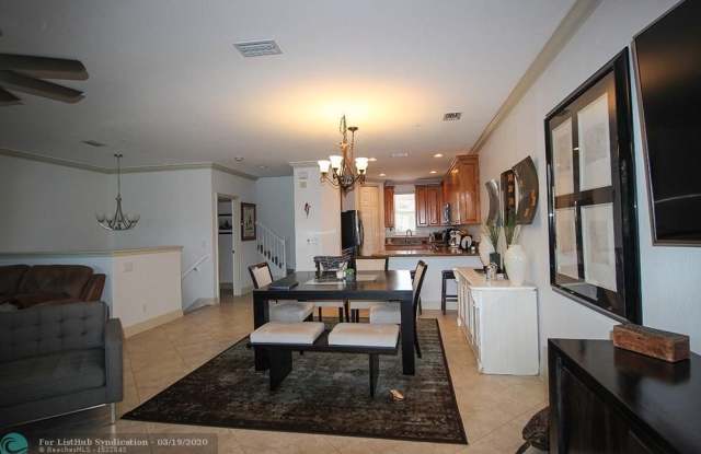 3135 Waterside Cir Gallery 2
