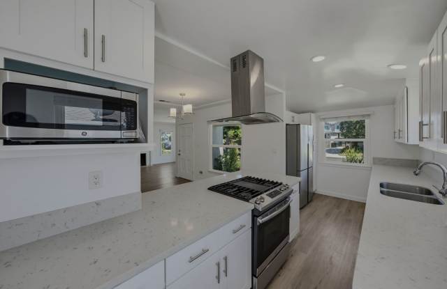 3 Bedroom Westchester/Kentwood area of Los Angeles Gallery 4