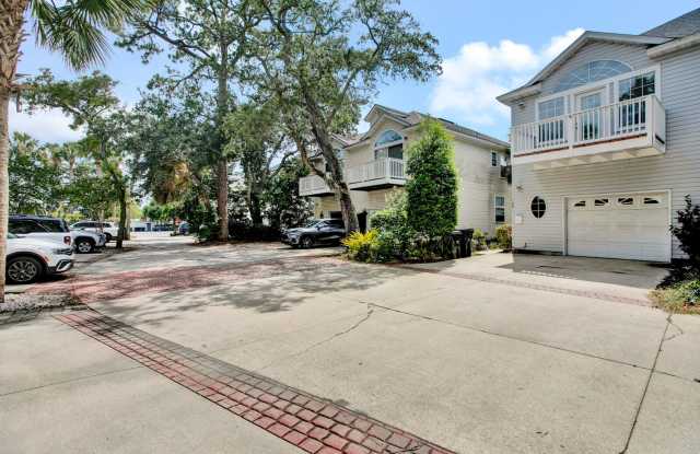Blocks from Atlantic beach- 3 bedroom/ 2.5 bathroom townhome! - 128 Seminole Road, Atlantic Beach, FL 32233