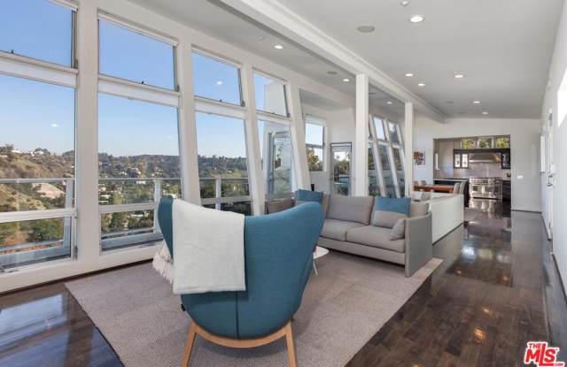 7887 WILLOW GLEN Road Gallery 3