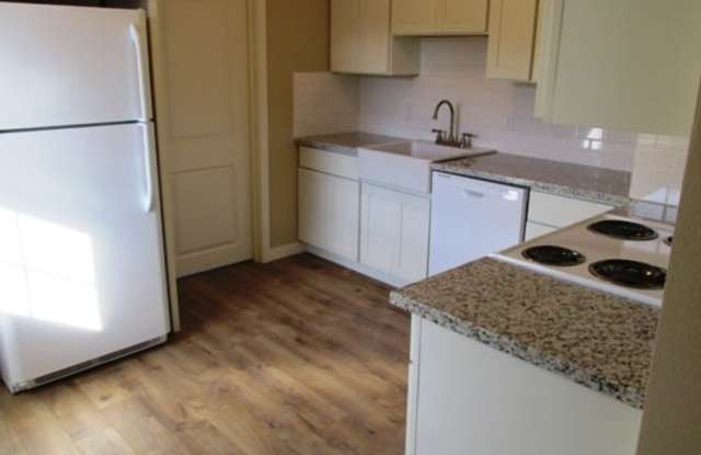 *Updated*Granite*Tile*Hardwoods* 200sf storage* Carport* Mowing Service! Gallery 3