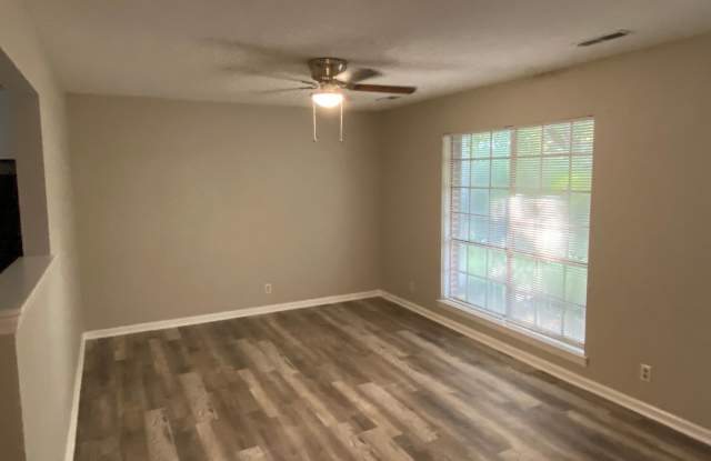 MINUTES FROM VOLKSWAGEN, AMAZON & ENTERPRISE SOUTH! Move in Specials!! Gallery 4