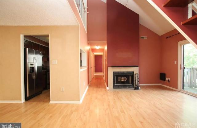 818 RAVENS CREST Drive Gallery 3