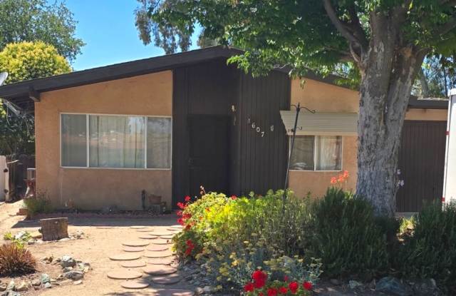 2 bedroom 1 bath Home in Sierra Bonita photos photos