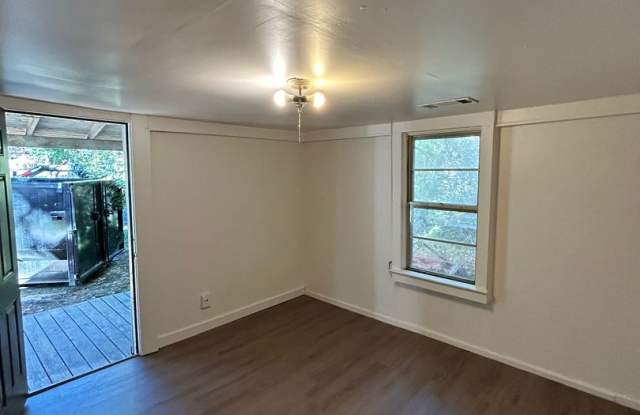 1,200.00 MOVE-IN-SPECIAL Gallery 4
