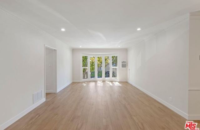 1248 N Crescent Heights Blvd photos photos