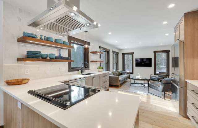 Luxury 3 bedoom/2.5 bathroom Home w/ Hot Tub photos photos