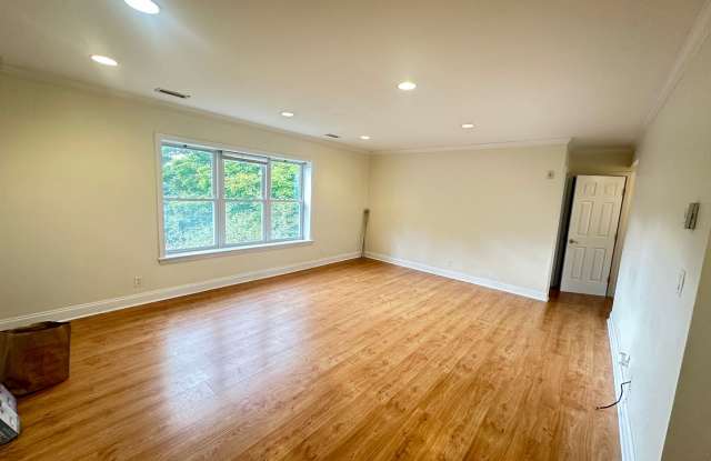 3Br/2Bth in Oak Sq. Great for a roommates. 3 parking included,  laundry IN UNIT! photos photos