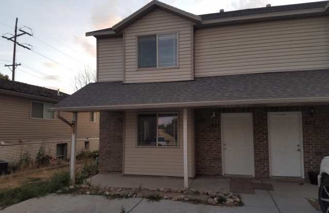 Spacious Vernal 3 bed 2.5 bath twin home for rent photos photos