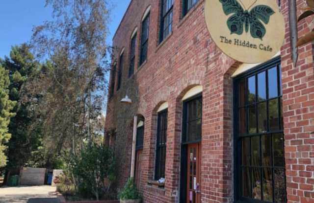 1324 Addison Street Gallery 3