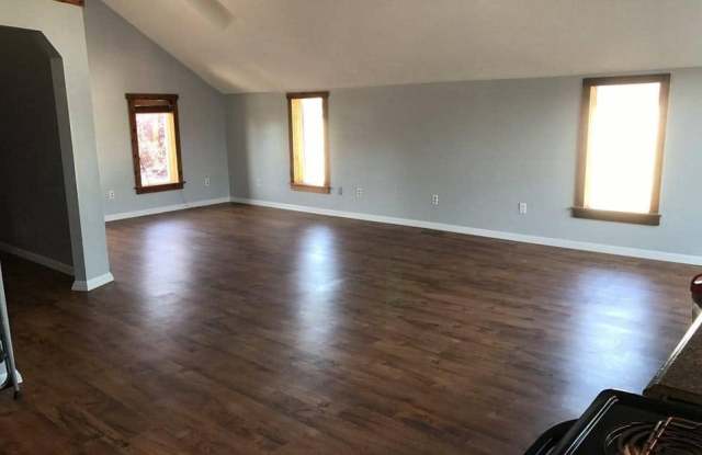 545 E Main St Gallery 3