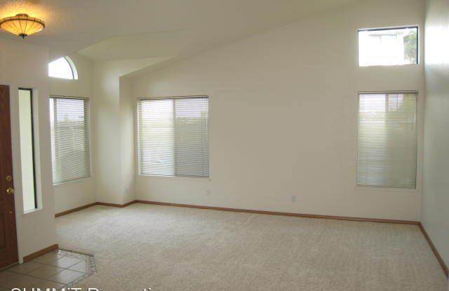 203 Woodstock Circle Gallery 3
