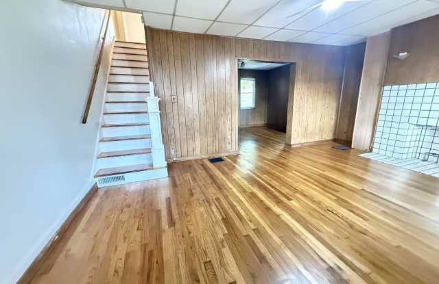 837 Greenfield Avenue Gallery 3