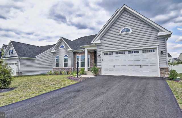 5704 WEBSTERS WAY Gallery 2