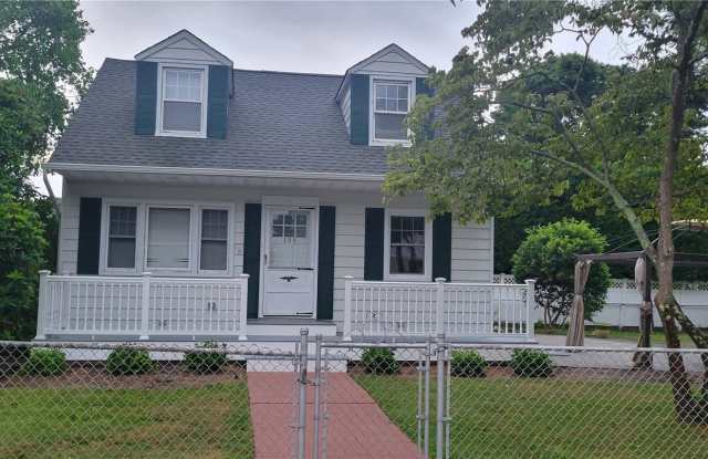 126 Russell Road - 126 Russell Road, Oakdale, NY 11769