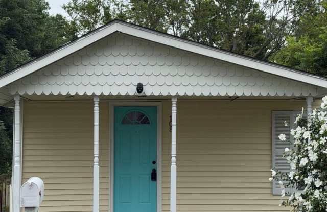 Charming 2 Bed 1 Bath Home with Fenced Backyard in Excelsior Springs Gallery 1