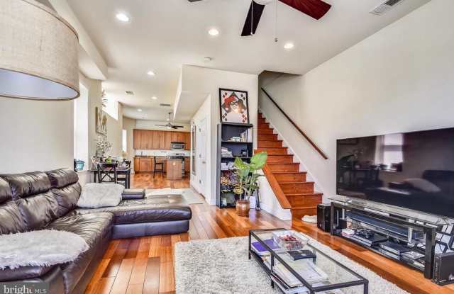 2200 Brookfield Ave. photos photos