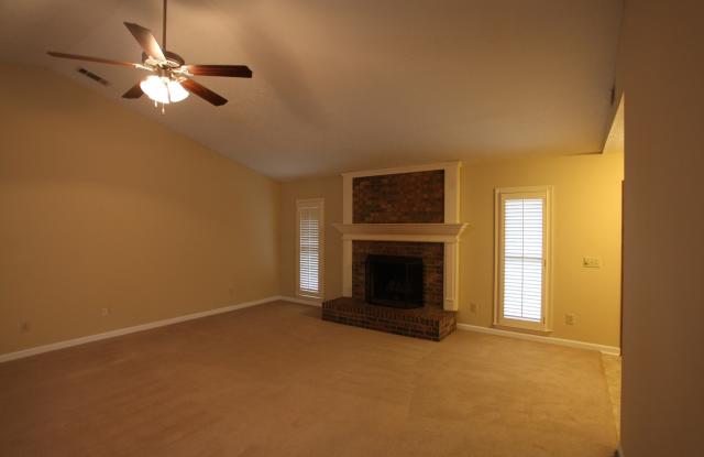 House Located at 1670 Millbranch Gallery 4