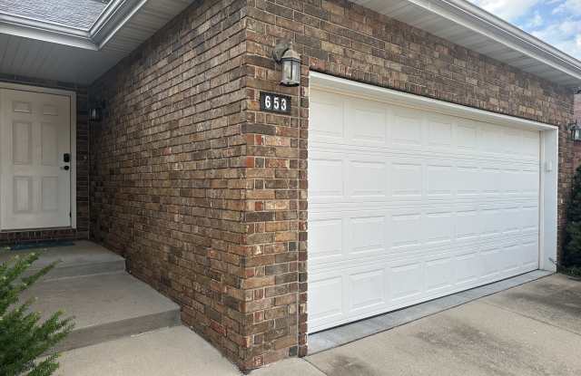 653 S Hazelnut Ave photos photos