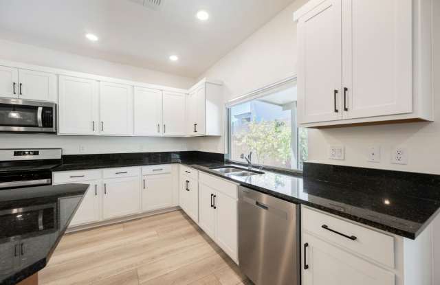 Beautiful And Stunning Home In Southwest!  Move In Ready! Gallery 4