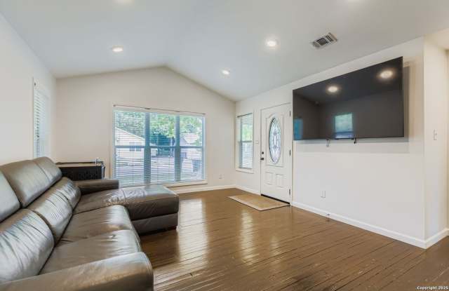 969 N Liberty photos photos