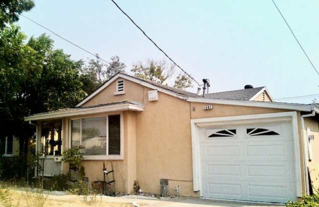 Nice 3 bed, 1 bath House with Garage in Antioch - COMING SOON !!! photos photos