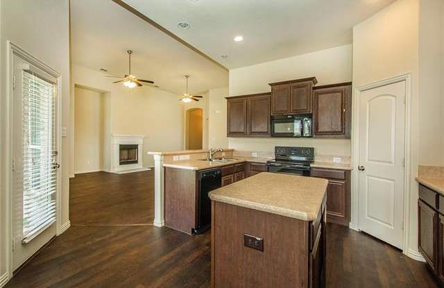 3720 Dutch Iris Lane Gallery 4