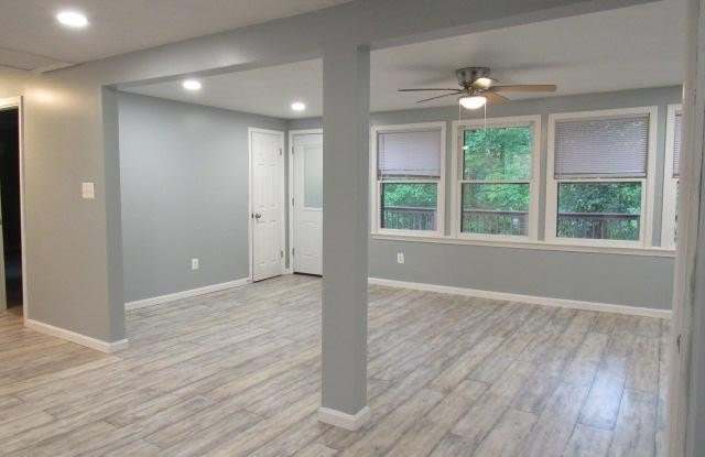 248 LAUREL HILL Road Gallery 4