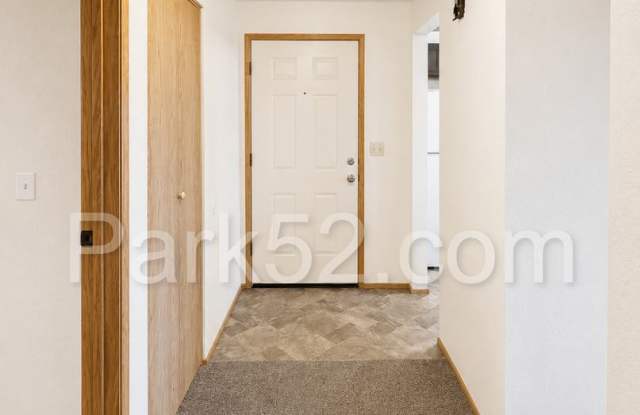 1/2 Off First Full Month! 2nd Floor 2-Bedroom Tacoma Apartment with New Carpet Gallery 4