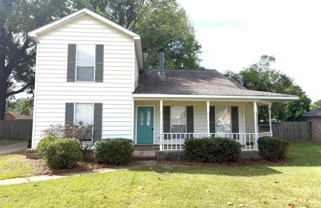 ** 4 bed 2.5 bath located in Dalraida ** Call 334-366-9198 to schedule a self showing Gallery 1