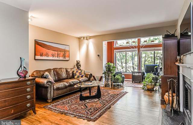 2813 LEE OAKS COURT - 2813 Lee Oaks Court, Idylwood, VA 22046